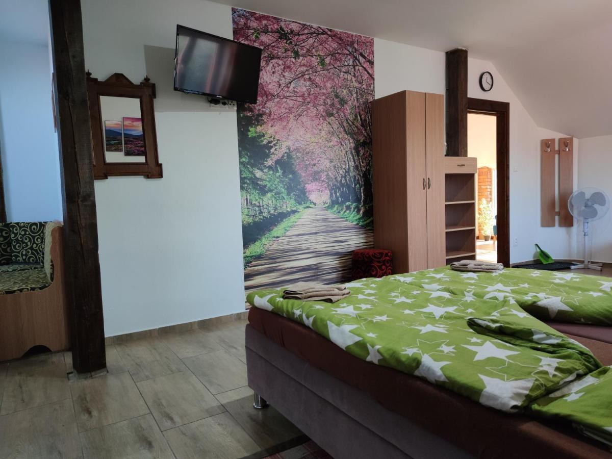 Andras Penzion Krásnohorské Podhradie Buitenkant foto