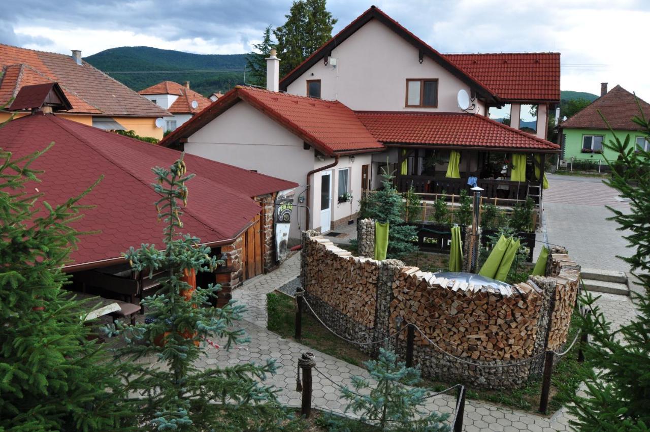 Andras Penzion Krásnohorské Podhradie Buitenkant foto