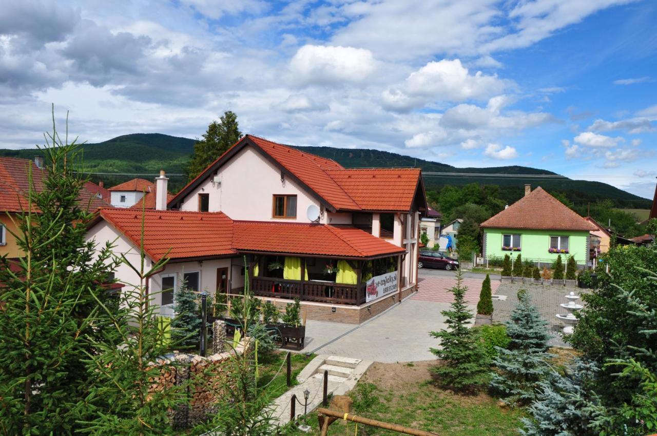 Andras Penzion Krásnohorské Podhradie Buitenkant foto